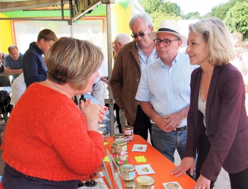 ... puis, conquise par la dégustation, je me laisse tenter par les rillettes de Boeuf (au piment d'Espelette) cuisinées à Saint-Luperce.